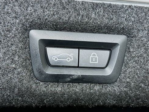 Used 2023 BMW 530i w/ Convenience Package image 31