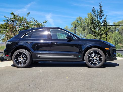 Used 2024 Porsche Macan image 8