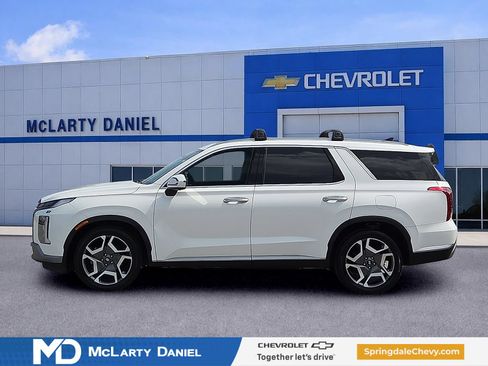 Used 2023 Hyundai Palisade SEL w/ Premium Package FWD image 3