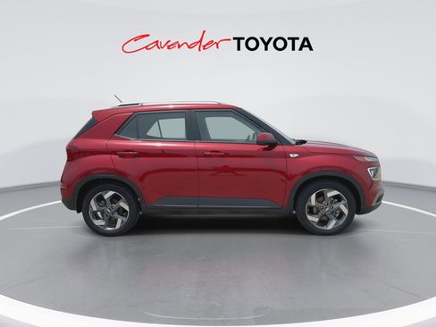 Used 2024 Hyundai Venue SEL FWD image 9
