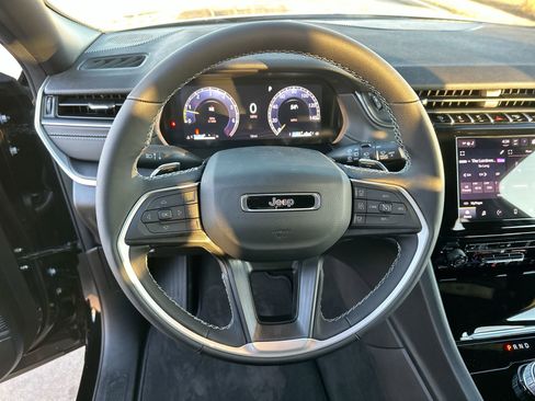 New 2025 Jeep Grand Cherokee L Altitude image 14