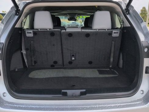 Used 2023 Toyota Highlander XLE FWD image 13