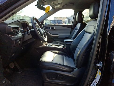 Certified 2023 Ford Explorer XLT w/ Equipment Group 202A image 15
