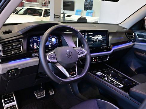 Used 2024 Volkswagen Atlas Peak Edition SE image 13