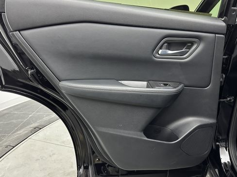 Used 2025 Nissan Rogue SV image 29