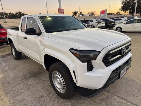 Used 2025 Toyota Tacoma SR image 2