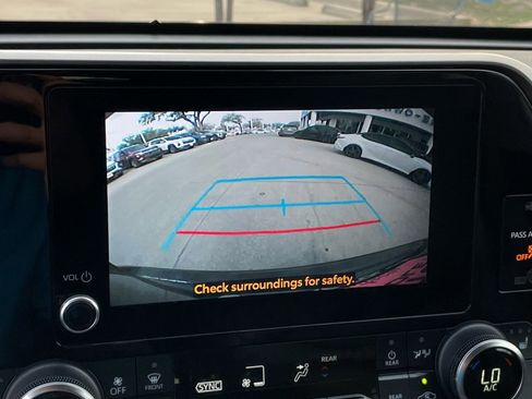 Used 2024 Toyota Highlander XLE image 19