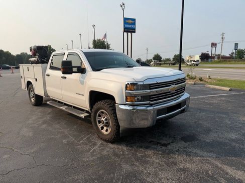 Used 2015 Chevrolet Silverado 3500 W/T AWD/4WD image 2