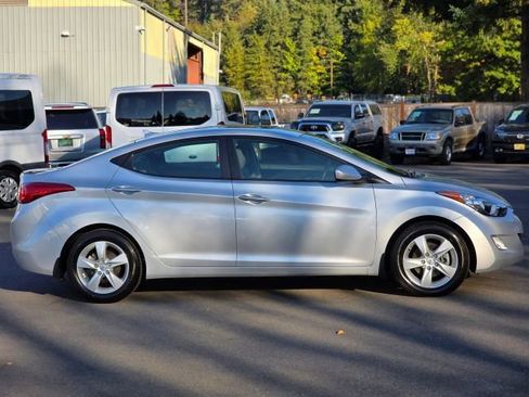 Used 2013 Hyundai Elantra GLS w/ Preferred Pkg image 8