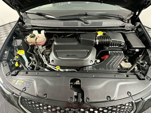 Used 2022 Chrysler Pacifica Touring-L FWD image 28