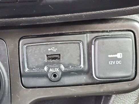 Certified 2022 Jeep Renegade Latitude w/ Convenience Group image 23