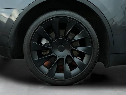 Used 2024 Tesla Model Y Long Range image 14