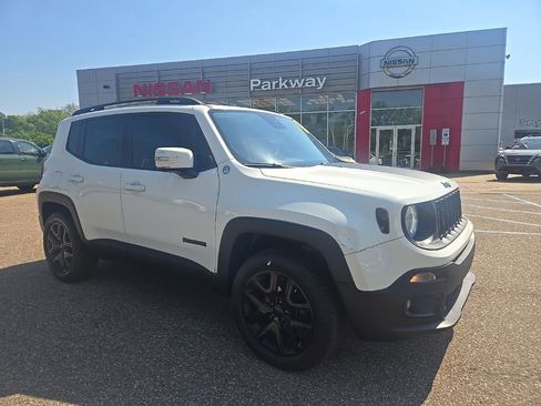 Used 2017 Jeep Renegade Altitude AWD/4WD image 1