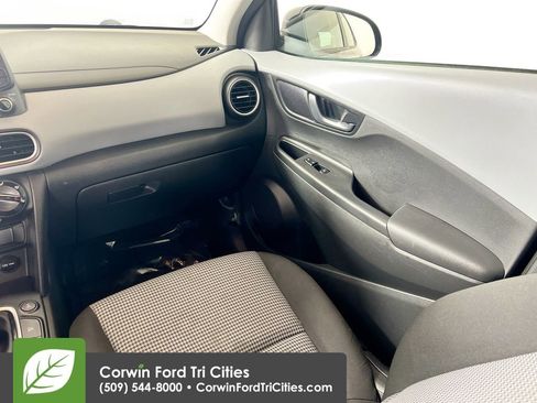 Used 2021 Hyundai Kona SE image 25