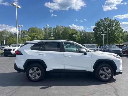 Used 2024 Toyota RAV4 XLE FWD image 5