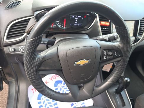 Used 2019 Chevrolet Trax LS FWD image 14