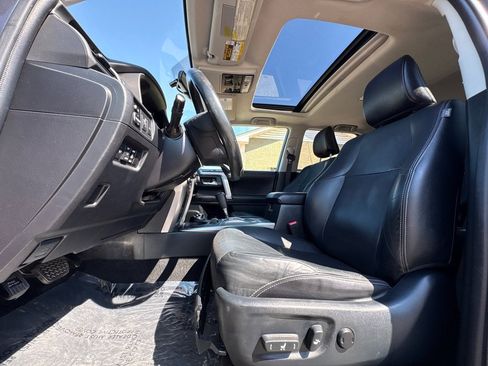 Used 2017 Toyota 4Runner Limited AWD/4WD image 31