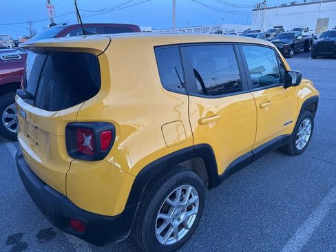 Used 2023 Jeep Renegade Latitude image 9