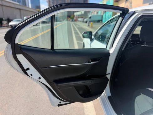 Used 2022 Toyota Camry LE FWD image 8