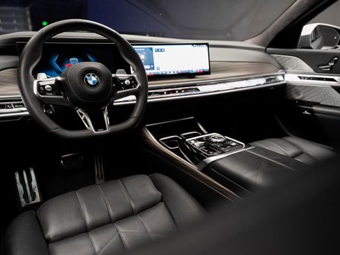 Used 2023 BMW 760i xDrive w/ Executive Package AWD/4WD image 2