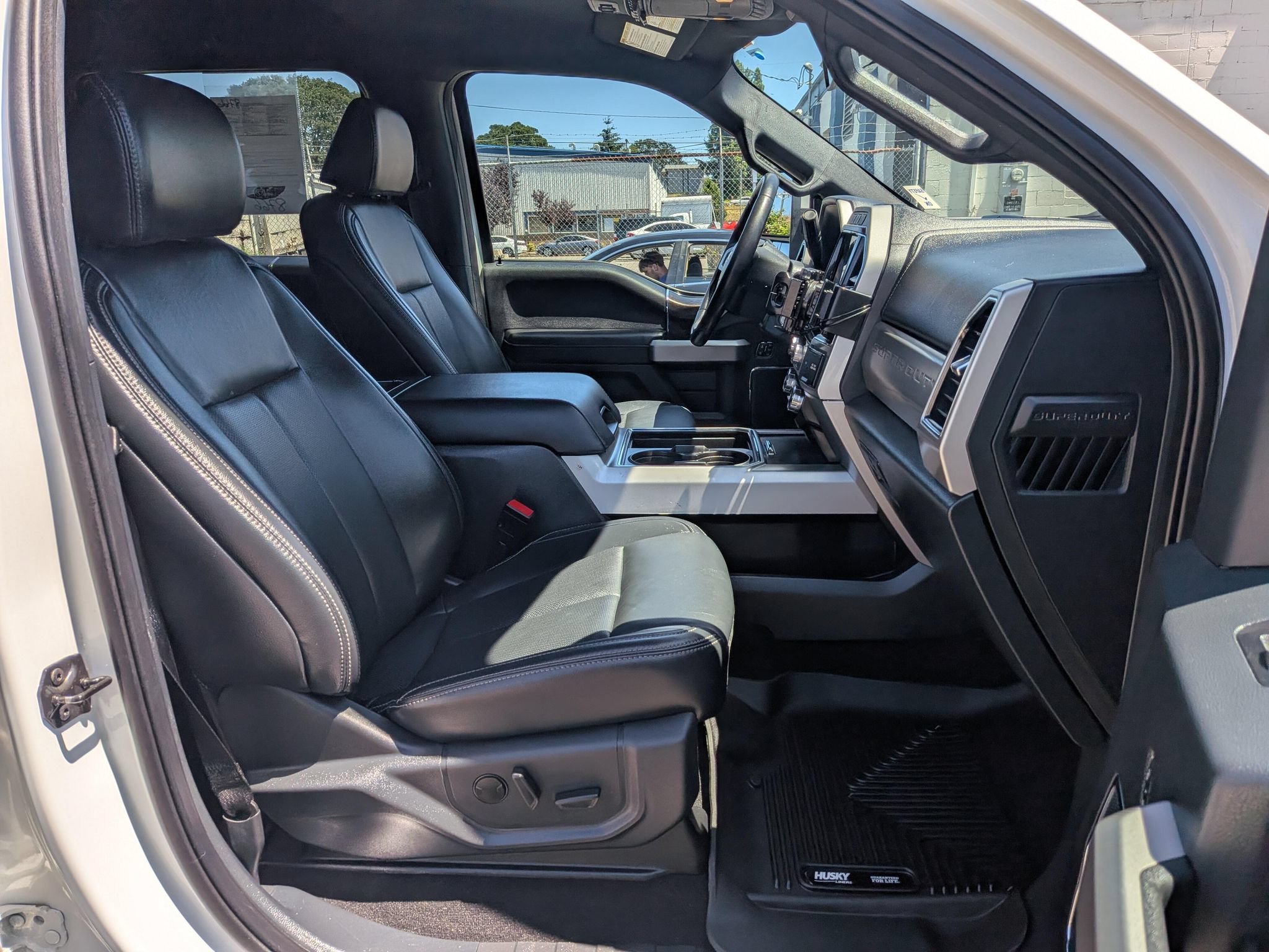 Used 2022 Ford F350 Lariat w/ FX4 Off-Road Package AWD/4WD image 8