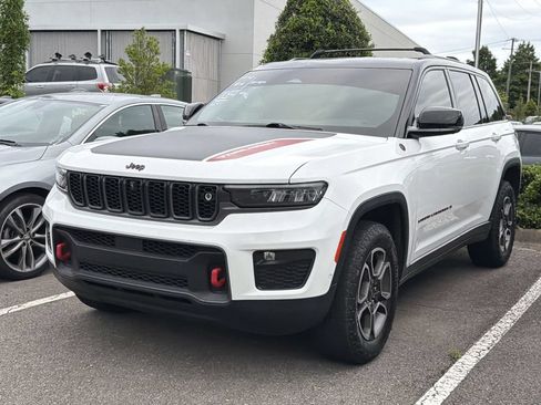 Used 2022 Jeep Grand Cherokee Trailhawk w/ ADV Protech Group II AWD/4WD image 2