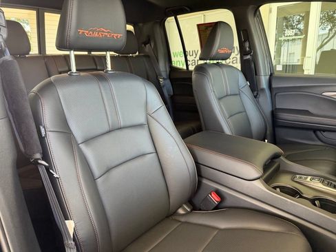 Used 2025 Honda Ridgeline TrailSport image 25