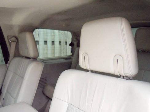 Used 2014 Lincoln Navigator Base 4x2 4dr SUV image 15