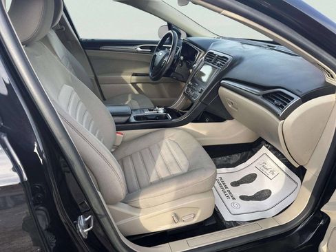 Used 2019 Ford Fusion SE image 13