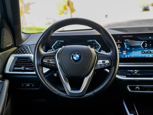 Used 2025 BMW X5 xDrive50e image 13