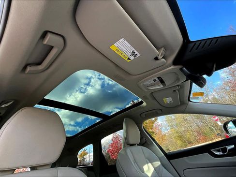 Certified 2023 Volvo XC60 B5 Plus w/ Climate Package image 13