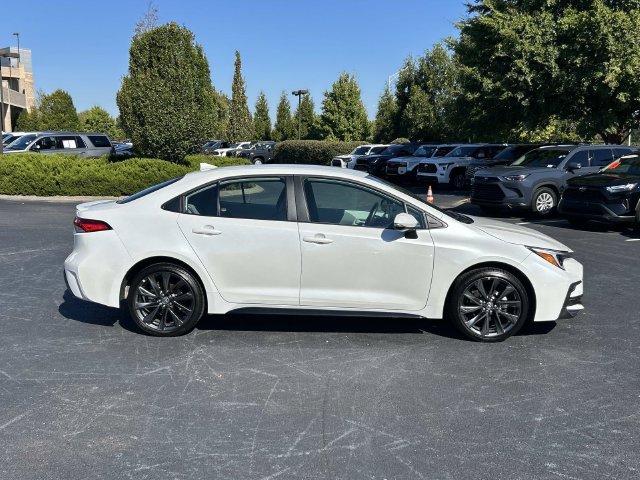 Used 2025 Toyota Corolla SE FWD image 3