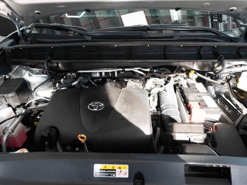 Certified 2022 Toyota Highlander XLE image 33