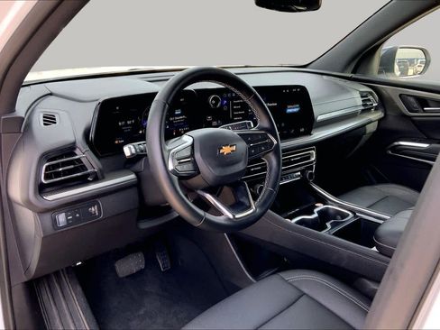 Used 2026 Chevrolet Traverse LT FWD image 17