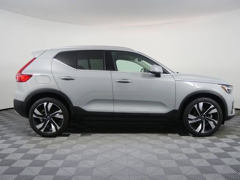 Used 2025 Volvo XC40 B5 Plus w/ Climate Package image 2