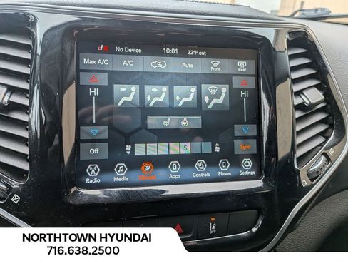 Used 2021 Jeep Cherokee Limited image 24