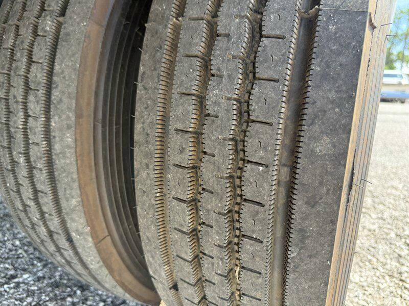 Used 2016 Ford F550 2WD Regular Cab Super Duty image 40