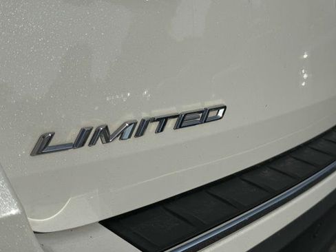 Certified 2022 Ford Explorer Limited w/ Equipment Group 301A image 4