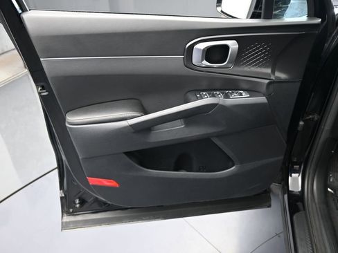 Used 2022 Kia Sorento LX image 12