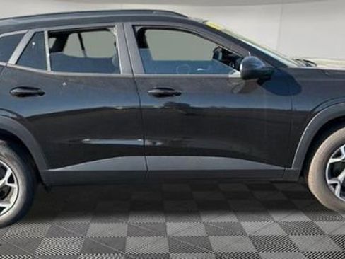 Used 2024 Chevrolet Trax LT FWD image 7