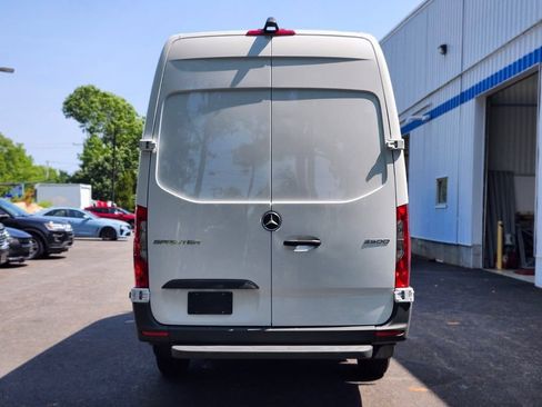 Used 2025 Mercedes-Benz Sprinter 2500 image 4