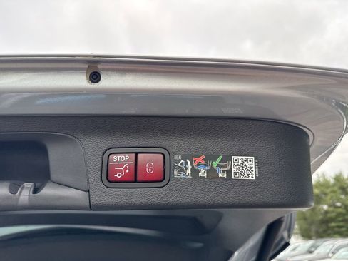 Certified 2025 Mercedes-Benz GLS 450 4MATIC image 32