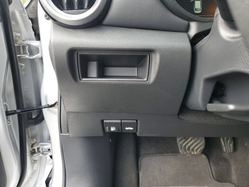 Certified 2025 Nissan Versa SR w/ Trunk Package FWD image 22