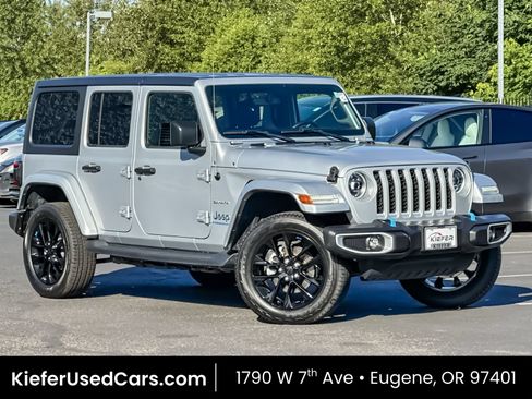Used 2023 Jeep Wrangler Unlimited Sahara w/ Cold Weather Group AWD/4WD image 1
