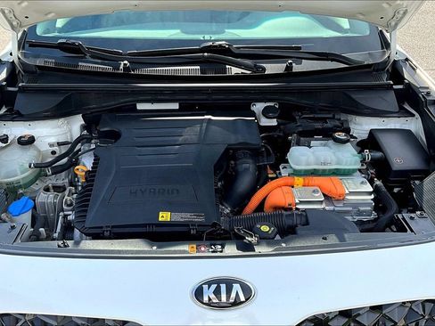 Used 2020 Kia Niro Touring FWD image 29