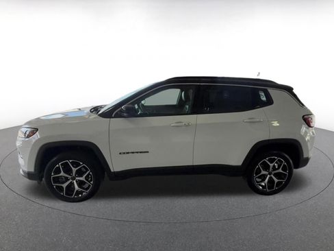 Used 2025 Jeep Compass Limited AWD/4WD image 12
