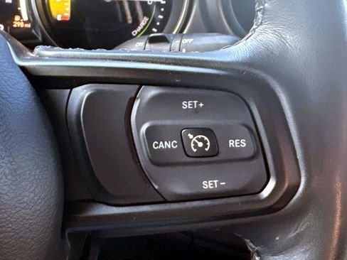 Used 2023 Jeep Wrangler Unlimited w/ Sun & Screen Package image 17