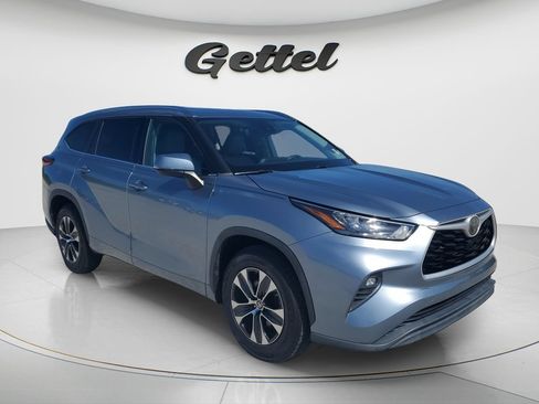 Certified 2020 Toyota Highlander XLE FWD image 3