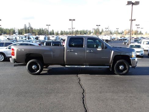Used 2011 Chevrolet Silverado 2500 LT w/ Interior Plus Package AWD/4WD image 6