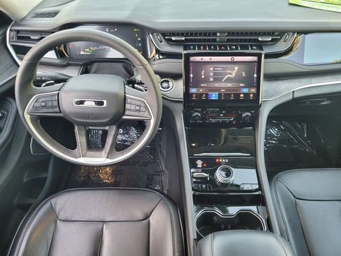 Used 2023 Jeep Grand Cherokee 4WD 4xe image 12